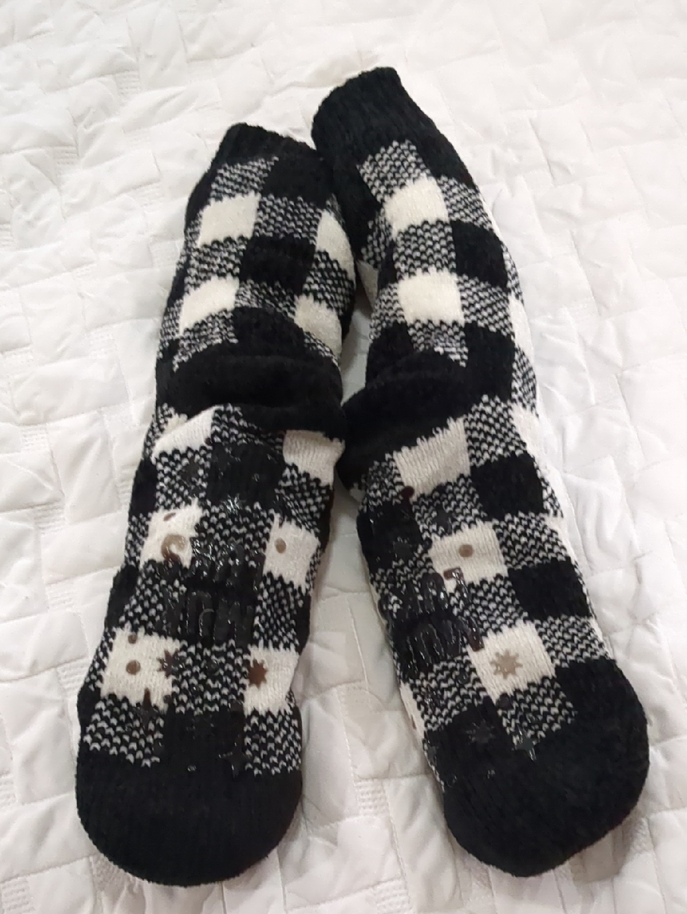 Muk Luks Black and White Buffalo Check Gripper Slipper Socks
